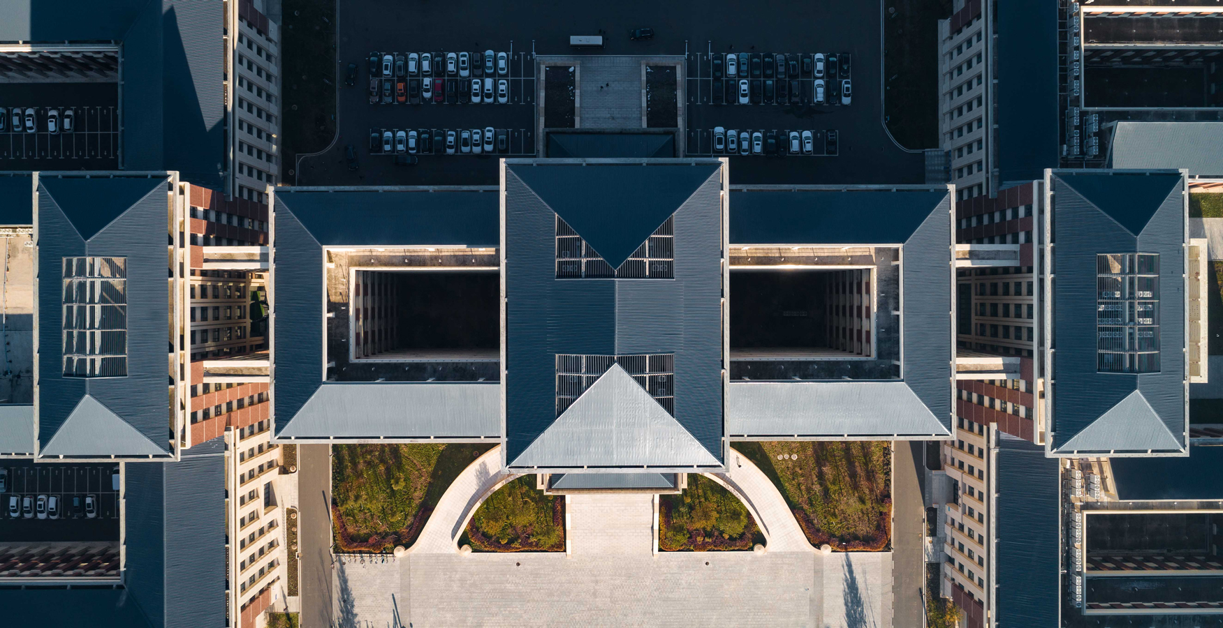 吉林大学前卫南区图书信息综合楼设计